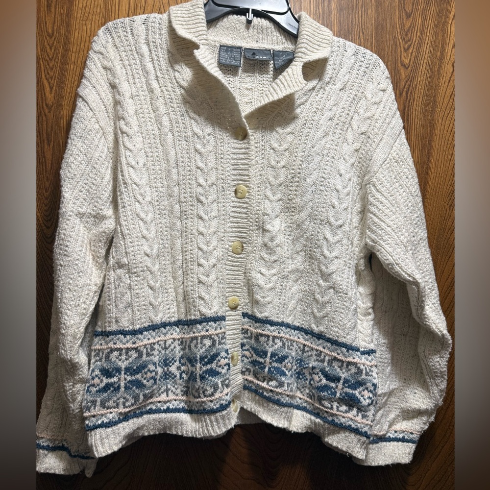 ✨ Lizwear Cable Knit Cardigan – Size Medium ✨